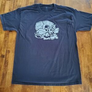 Skull Graphic Tee Size Large